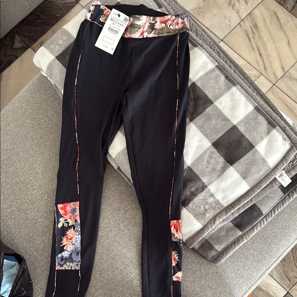 ZARA Floral Trim Black Leggings